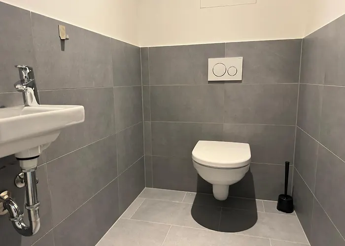 Brand New With Balcony & Free Parking Viena