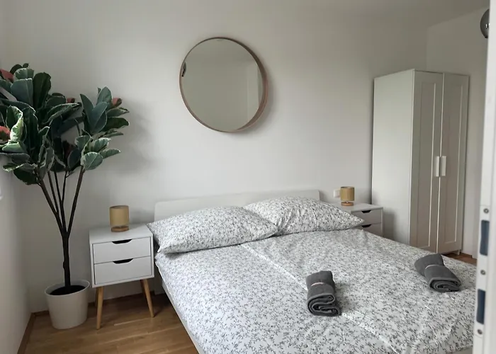 Brand New With Balcony & Free Parking * Viena
