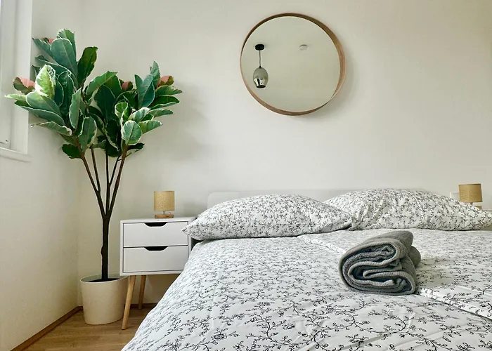 Brand New With Balcony & Free Parking Viena