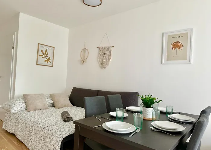 Appartement Brand New With Balcony & Free Parking