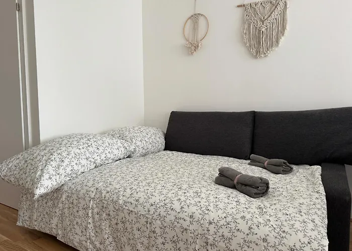 Brand New With Balcony & Free Parking * Viena