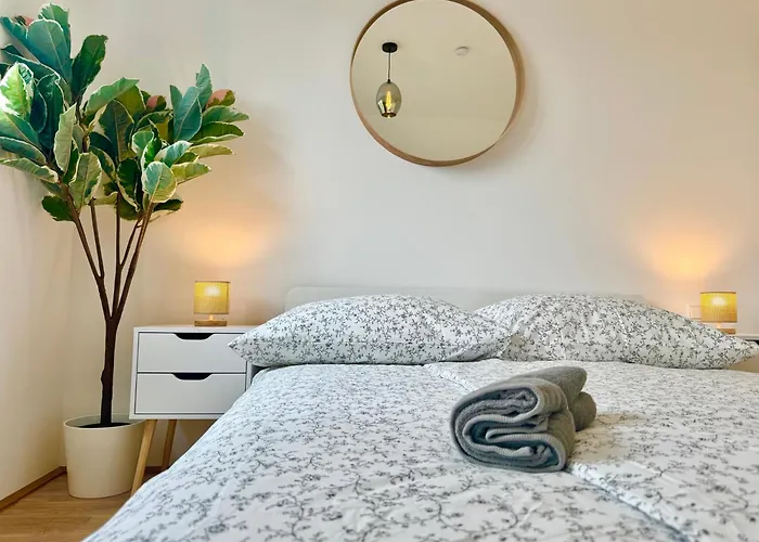 Brand New With Balcony & Free Parking * Viena