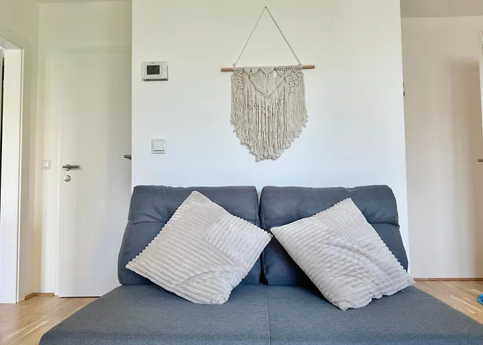Appartement Brand New With Balcony & Free Parking *