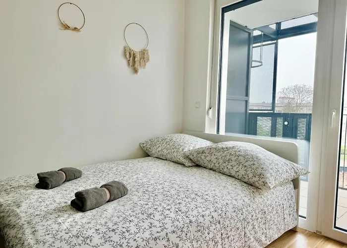Apartamento Brand New With Balcony & Free Parking