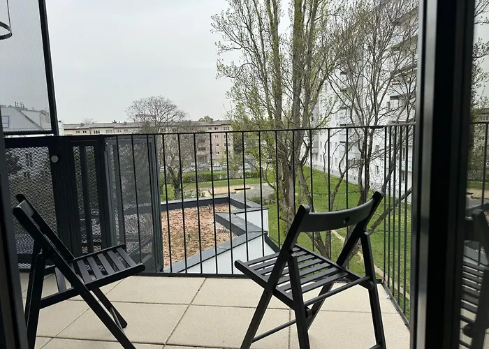 Appartement Brand New With Balcony & Free Parking *