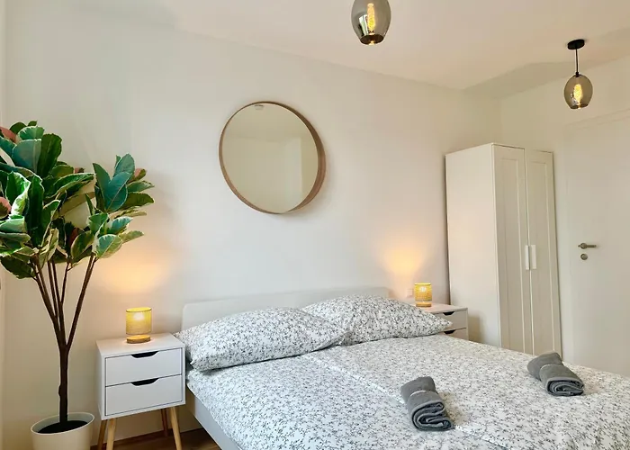 Brand New With Balcony & Free Parking Viena