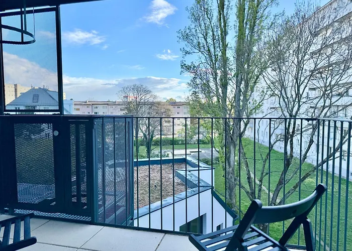 Brand New With Balcony & Free Parking * Vienne