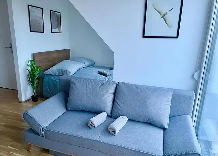 Brand New With Balcony & Free Parking *