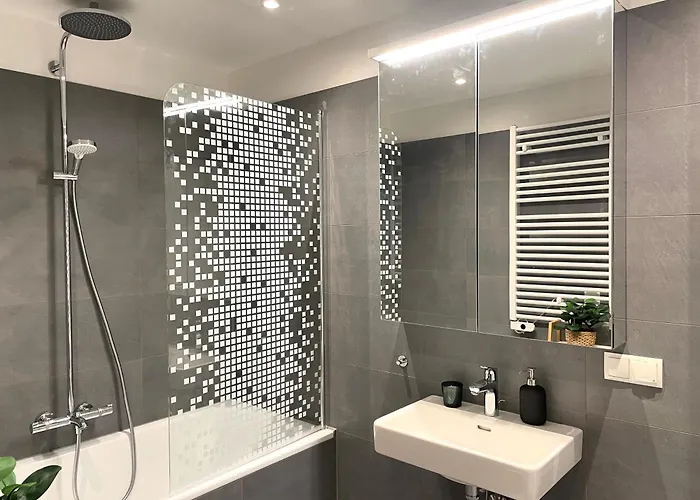 Appartement Brand New With Balcony & Free Parking *