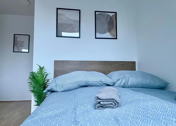Brand New With Balcony & Free Parking * Viena