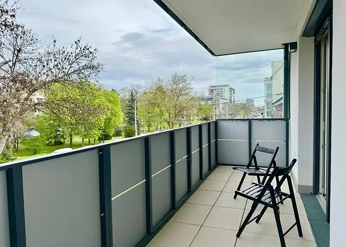 Apartamento Brand New With Balcony & Free Parking *